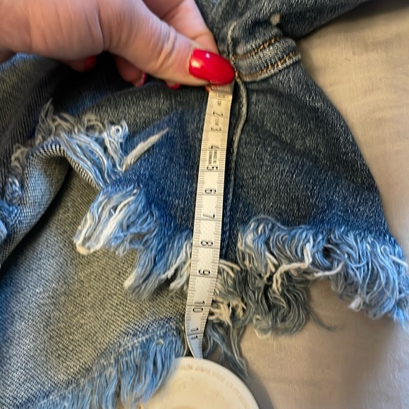 NWOT! Distressed Denim Risen stretchy Jean Shorts! 💜 - Picture 14 of 17